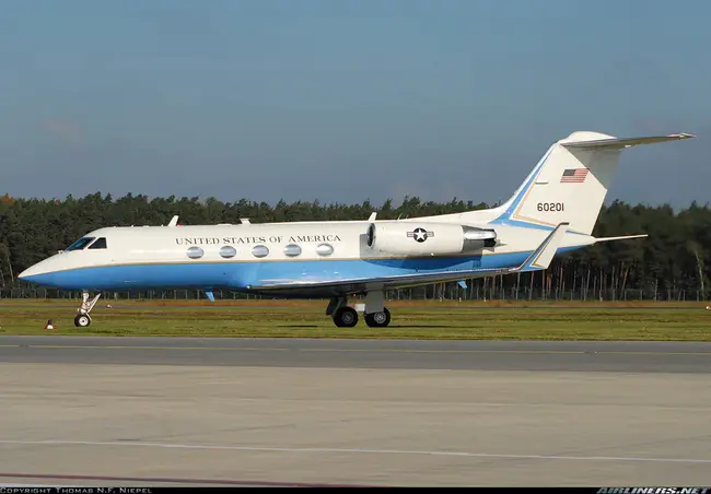 C B Bancorp, Inc. : C B Bancorp公司