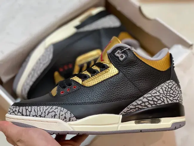 Jordan American Holding, Inc. : 约旦美国控股公司