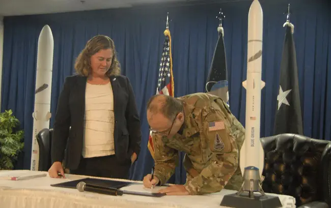 Fling Wide the Door : 把门推开