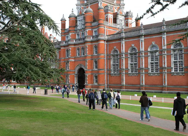 College Preparatory : 大学预科