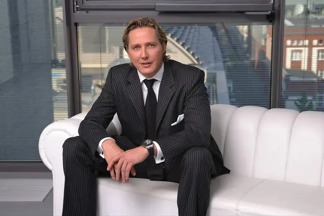 Max Schonfield : 马克斯·肖恩菲尔德