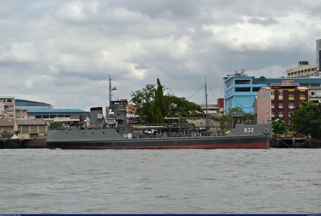 U.S. Navy standard 16-bit computer : 美国海军标准16位计算机