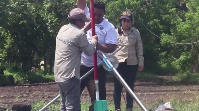 Registro de aparatos eléctricos y electrónicos : 电气和电子设备注册