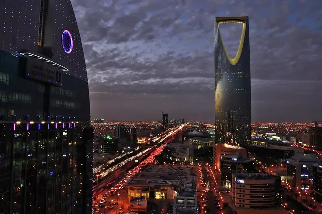 Saudi Arabian Riyal : 沙特阿拉伯里亚尔