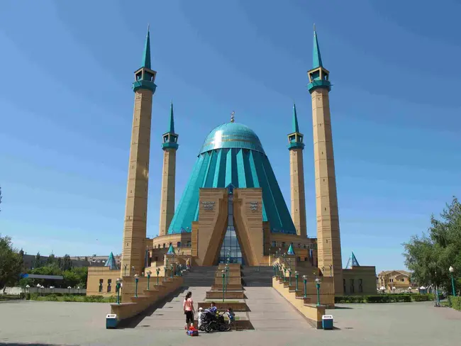 Kazakhstan : 哈萨克斯坦