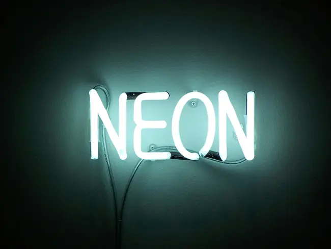 Neon : 霓虹灯