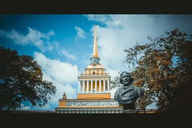 St. Petersburg Stock Exchange : 圣彼得堡证券交易所