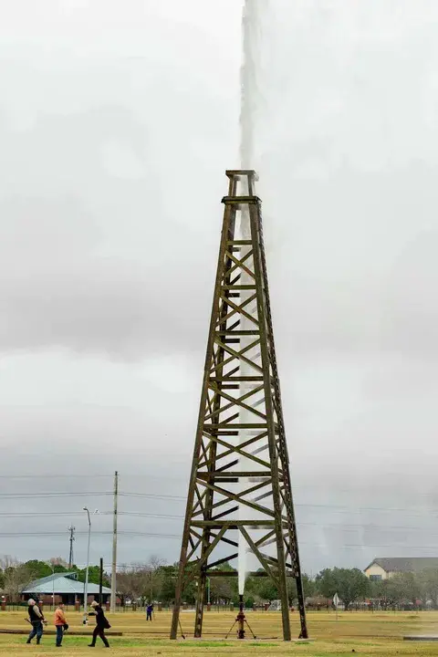 Spindletop Oil & Gas Company : 斯宾德勒石油天然气公司