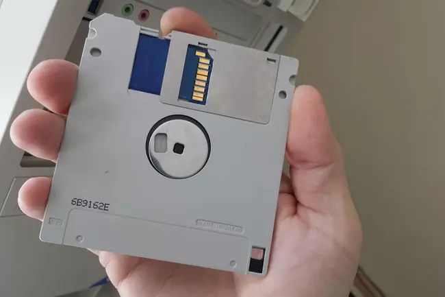 Floppy Disk Drive : 软盘驱动器