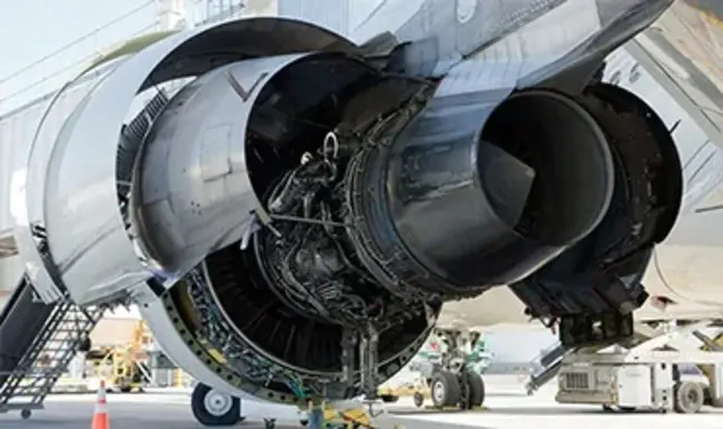 Predictive Aircraft Maintenance System : 预测飞机维修系统