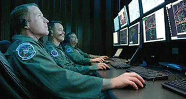 Integrated Electronic Warfare Suite : 综合电子战配置