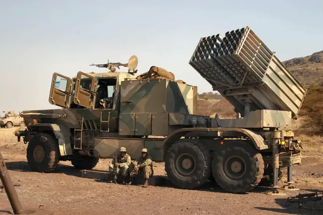 MLRS (Multiple Launch Rocket System) Smart TActical Rocket : 多发火箭系统智能战术火箭