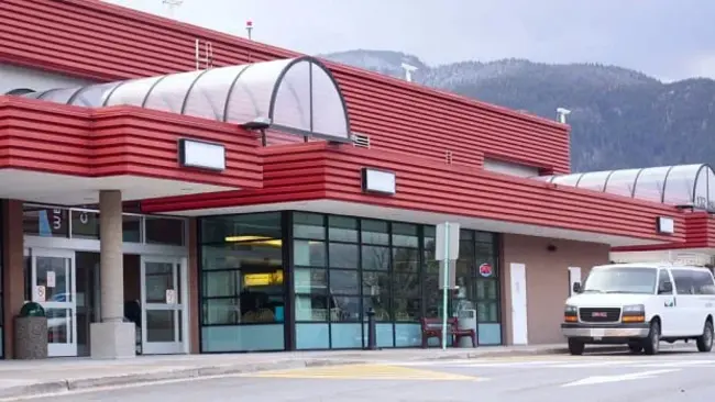 Castlegar Airport, Castlegar, British Columbia, Canada : 加拿大不列颠哥伦比亚省卡斯特拉加机场