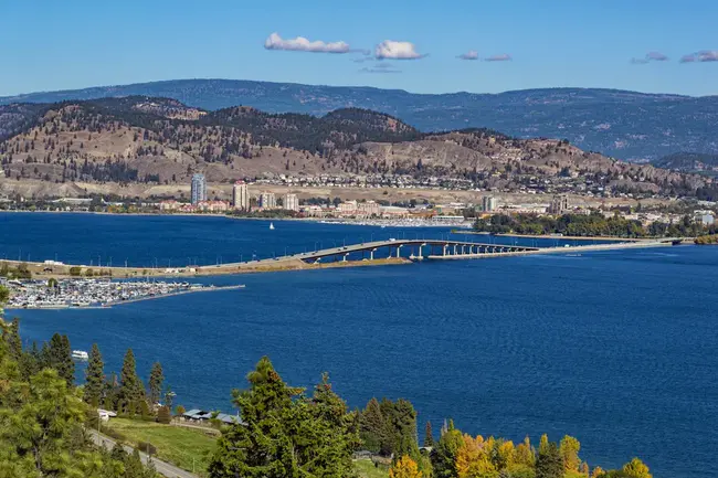 Kelowna, British Columbia, Canada : 加拿大不列颠哥伦比亚省Kelowna