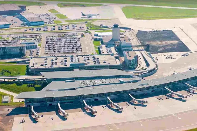 Winnipeg International Airport, Winnipeg, Manitoba, Canada : 加拿大马尼托巴省温尼伯国际机场