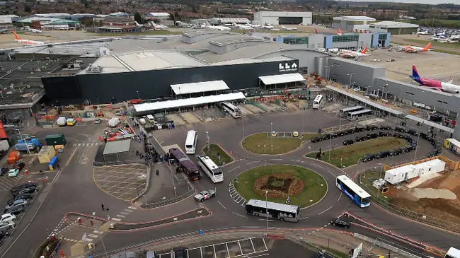 Luton International Airport, London, England, UK : 卢顿国际机场，伦敦，英国，英国