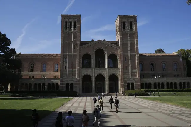 University of California at Davis : 加利福尼亚大学戴维斯分校