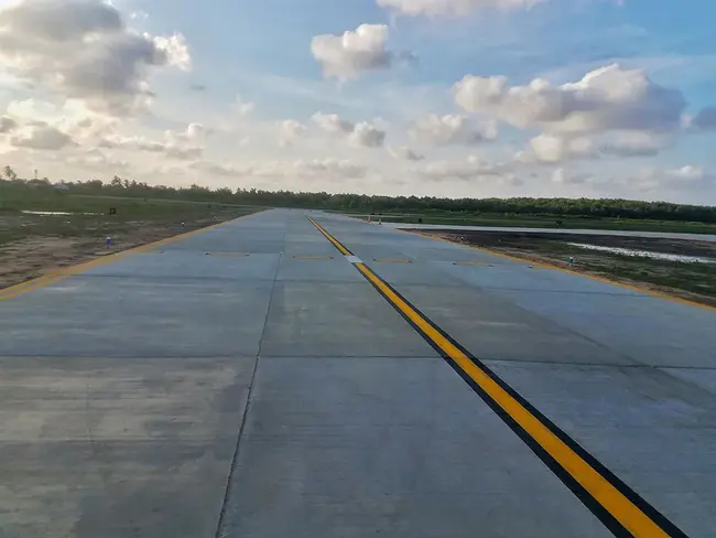 TaxiWay : 滑行道