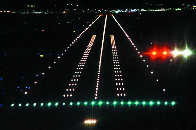 Runway Centerline Light System : 跑道中心线灯系统