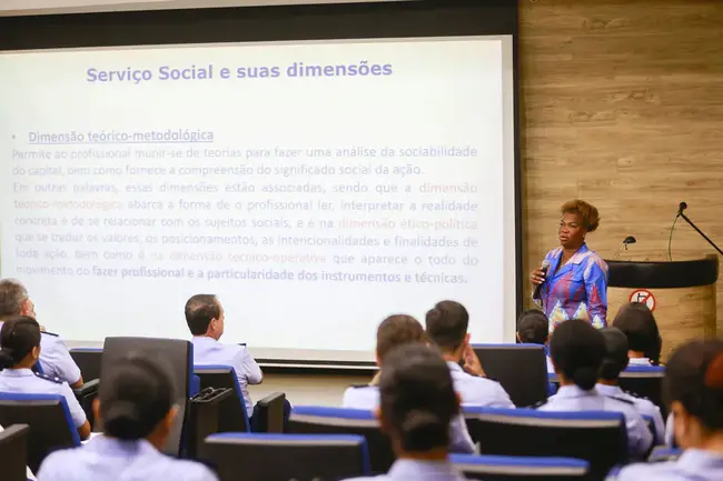 Escuela Nacional de Aeronáutica : 国家航空学校