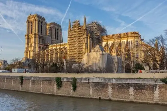 Notre Dame : 圣母院