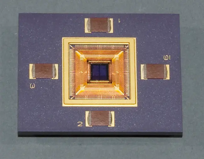 VHSIC (Very-High Speed Integrated Circuit) Hardware Description Language : 甚高速集成电路硬件描述语言