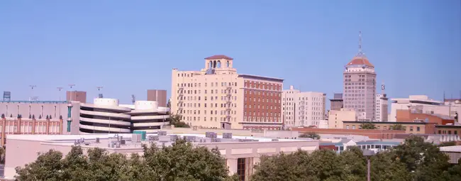 Fresno Air Terminal : 弗雷斯诺机场