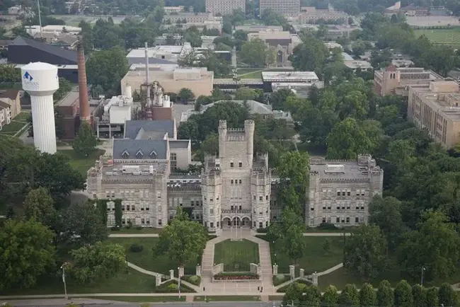 Eastern Illinois University : 东伊利诺伊大学