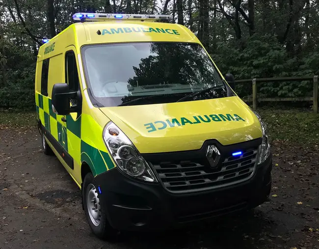 Front Line Ambulance : 前线救护车