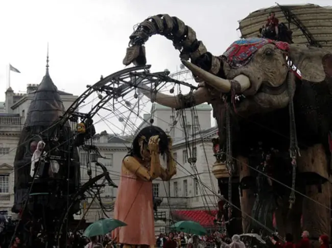 Huge Mechanical Elephant : 巨大的机械大象