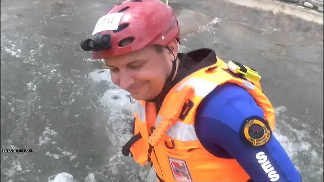 Swiftwater Rescue Technician : 快速水救援技术员