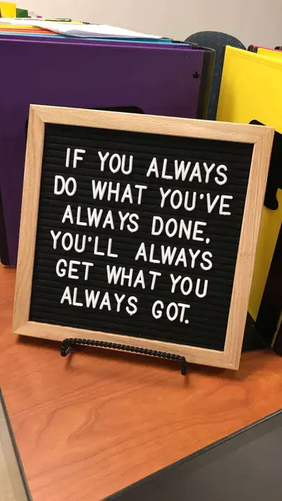 letters of distress flashed from Titanic : 泰坦尼克号上闪过的遇难信