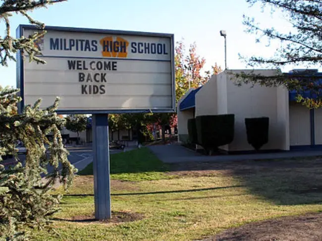 Milpitas High School : 米尔皮塔斯高中