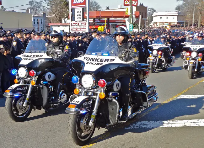 Yonkers Police Department : 扬克斯警察局