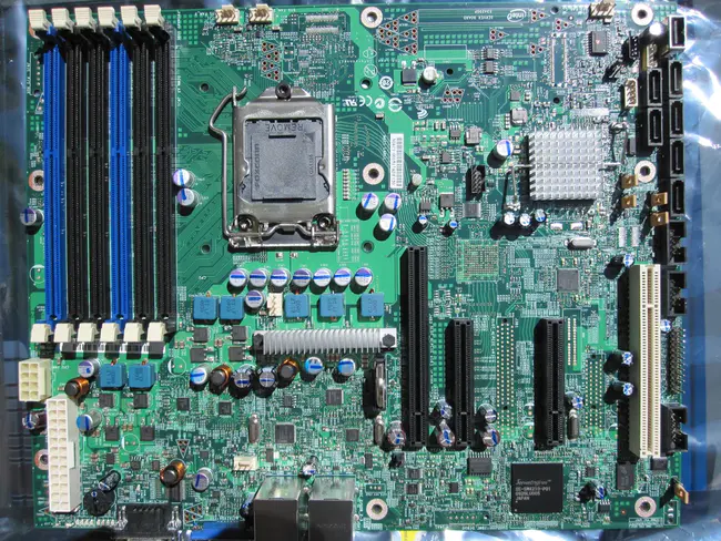 Mother Board : 母板