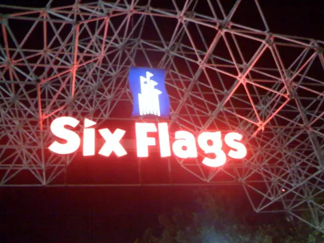 Six Flags, Incorporated (formerly Premier Parks, Incorporated) : 六旗公司（前总理公园公司）