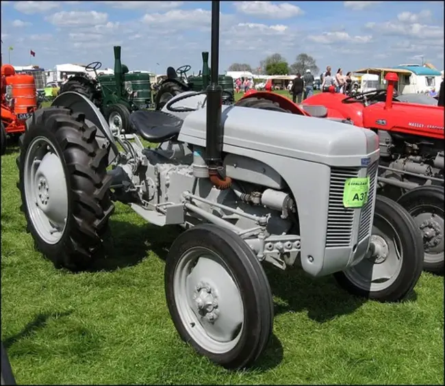Pittsfield Lawn Tractor : 皮茨菲尔德草坪拖拉机