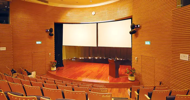 Lecture Hall : 演讲厅