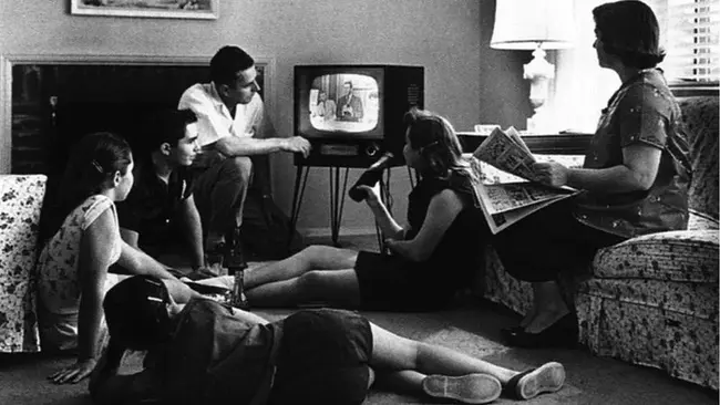 Publication Television And Internet : 出版电视和互联网