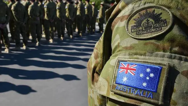 Australian Regular Army : 澳大利亚正规军