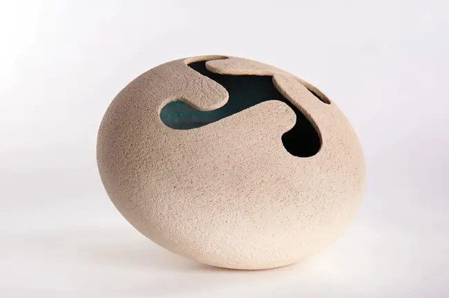 What is the surface temperature at ... (place) and what is the dew point temperature at that place? : 表面温度是多少…（地点）那地方的露点温度是多少？