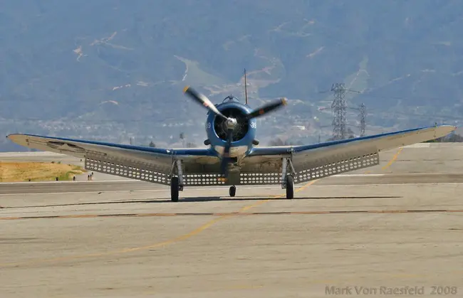 Dauntless Dive Bomber of World War I I : 第一次世界大战的无畏潜水轰炸机