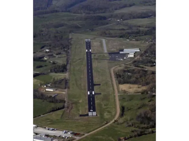 Marion County Regional Airport, Flippin, Arkansas USA : 美国阿肯色州Flippin马里恩县区域机场
