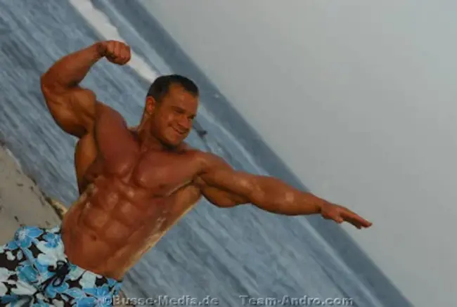 Dennis James : 丹尼斯 詹姆斯