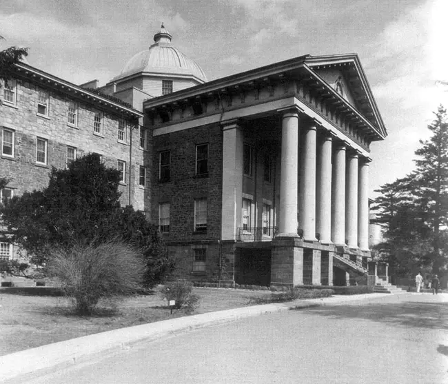 Trenton Memorial Hospital : 特伦顿纪念医院