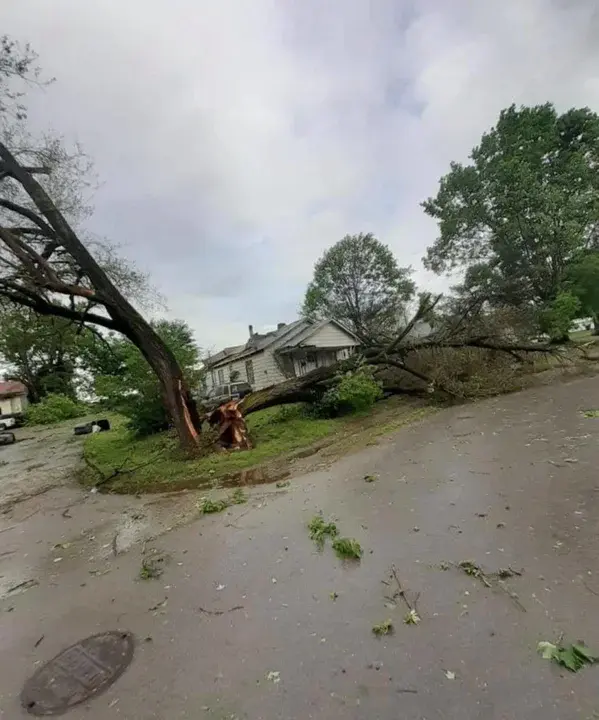 Tompkinsville-Monroe County Airport, Tompkinsville, Kentucky USA : 美国肯塔基州汤普金斯维尔门罗县机场