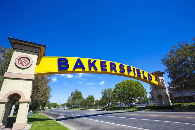 Bakersfield : 贝克斯菲尔德