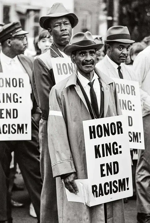 United to End Racism : 联合起来结束种族主义