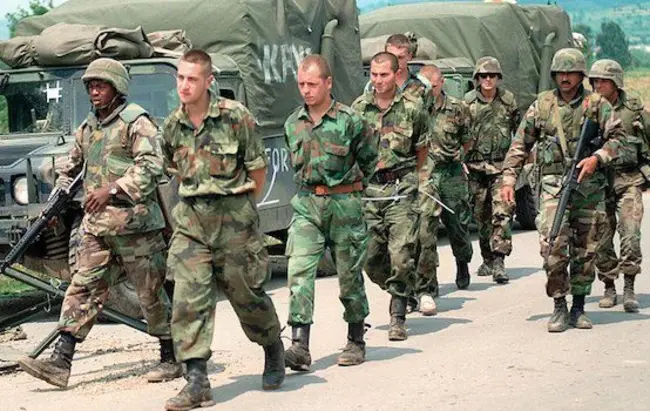 Kosovo Liberation Army : 科索沃解放军