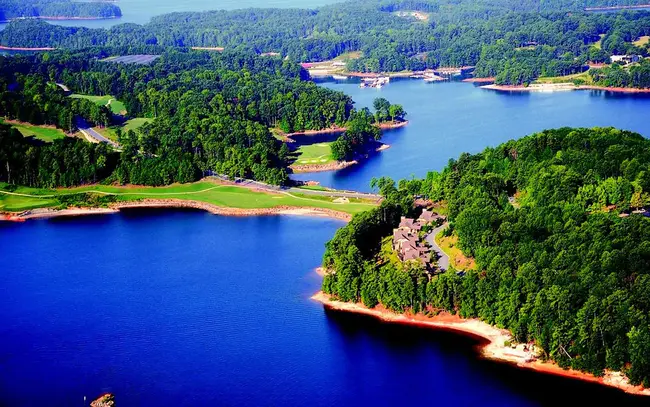 Lake Lanier Sailing Club : 拉尼尔湖帆船俱乐部